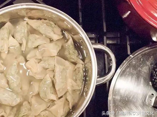 煮餃子是涼水下鍋還是開(kāi)水下鍋？