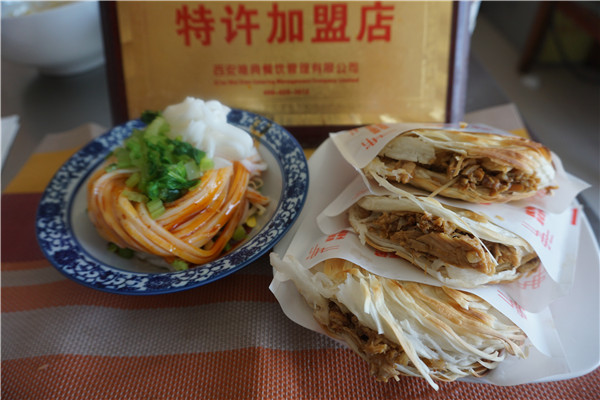 老潼關千層餅肉夾饃在哪里學？學多長時間？學費的多少？ ???