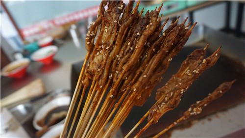 <b>街頭火爆的鐵板鴨腸技術哪里可以學習？學習正宗鐵板鴨腸醬料配方哪家培訓公司靠譜專業(yè)?</b>
