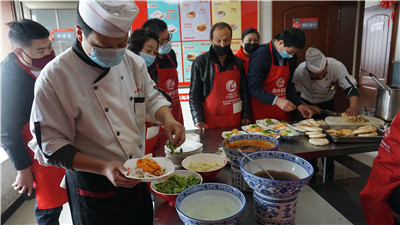 涼皮放堿和鹽的作用