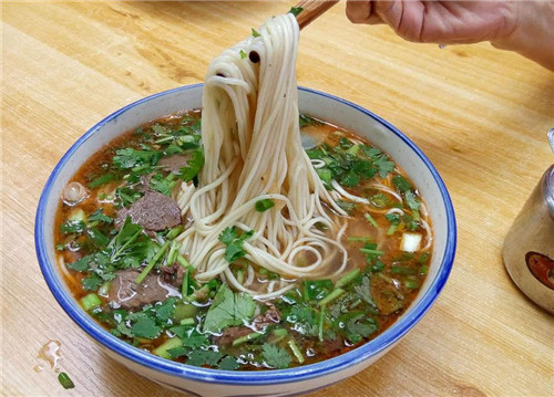 蘭州牛肉面與蘭州拉面的區(qū)別