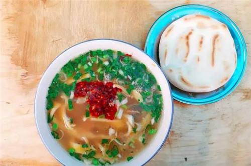 西安清真牛肉丸子湯、粉絲湯、肚絲湯冬季喝完整個(gè)人都暖暖的