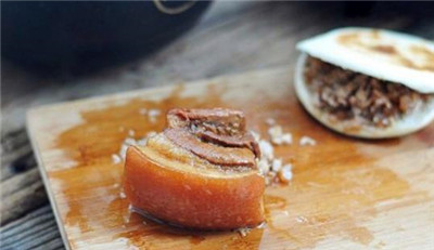 西安小吃肉夾饃絕對(duì)不是餅子夾肉那么簡(jiǎn)單