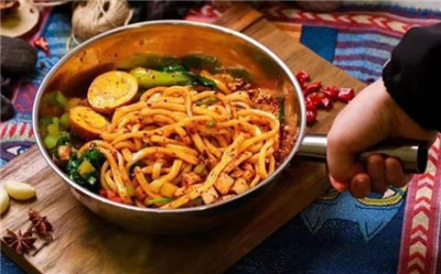 <b>網紅剁椒面，干飯人必去，10元一碗無限續面！</b>